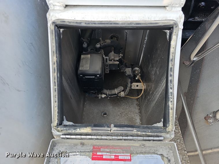 image for item DO2813 2018 Volvo VNL  semi truck