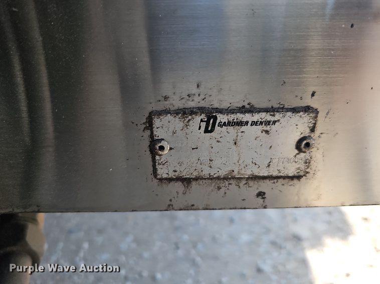 image for item DO2813 2018 Volvo VNL  semi truck