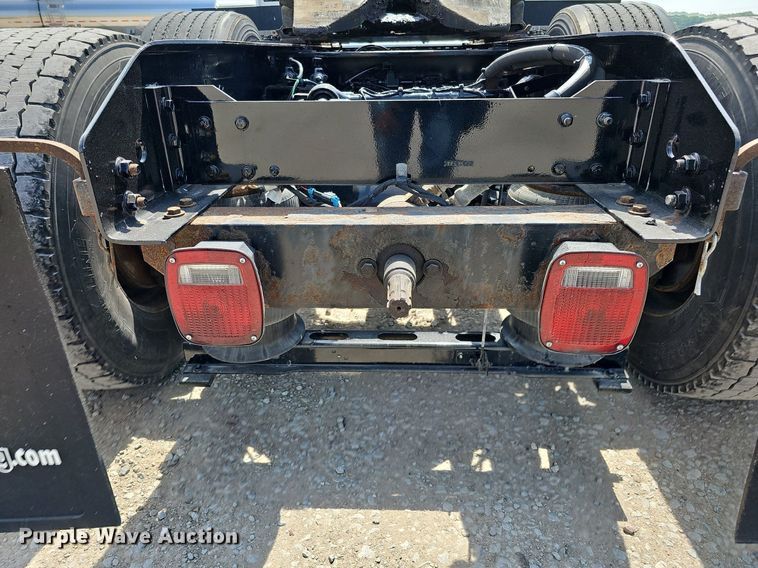 image for item DO2813 2018 Volvo VNL  semi truck