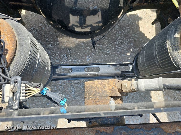 image for item DO2813 2018 Volvo VNL  semi truck