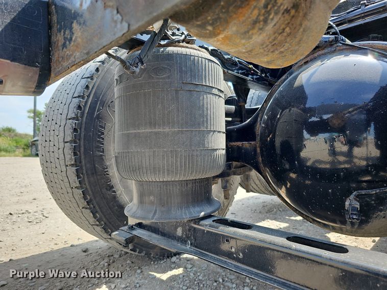 image for item DO2813 2018 Volvo VNL  semi truck