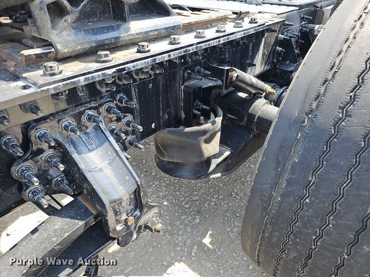 image for item DO2813 2018 Volvo VNL  semi truck