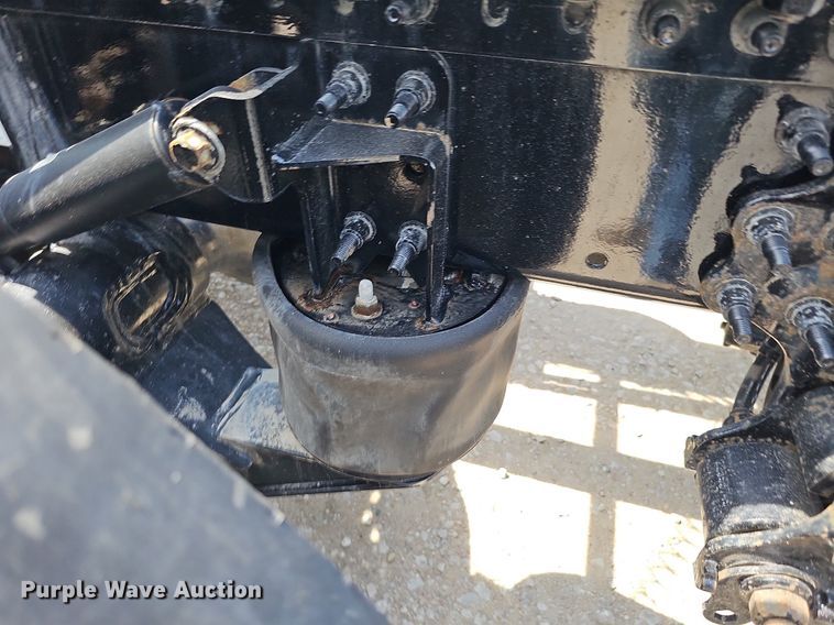 image for item DO2813 2018 Volvo VNL  semi truck