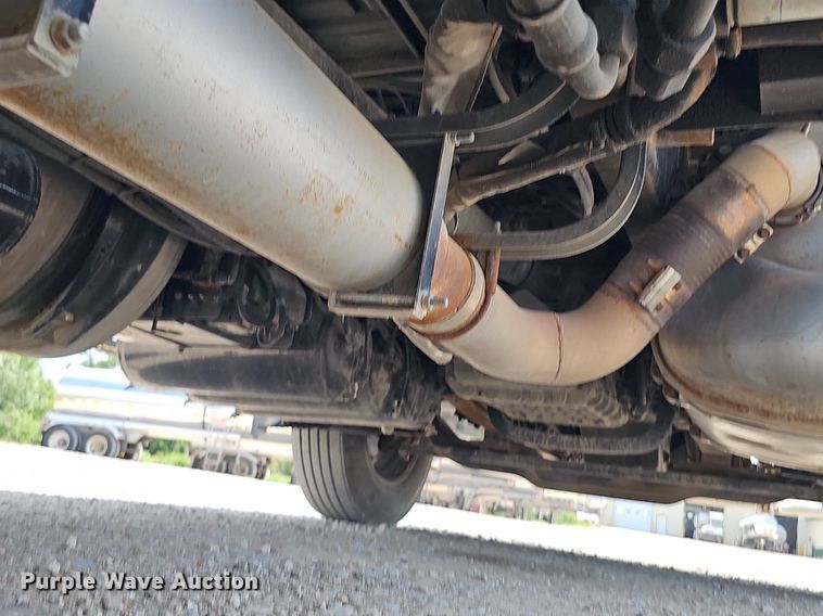 image for item DO2813 2018 Volvo VNL  semi truck