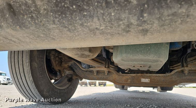 image for item DO2813 2018 Volvo VNL  semi truck