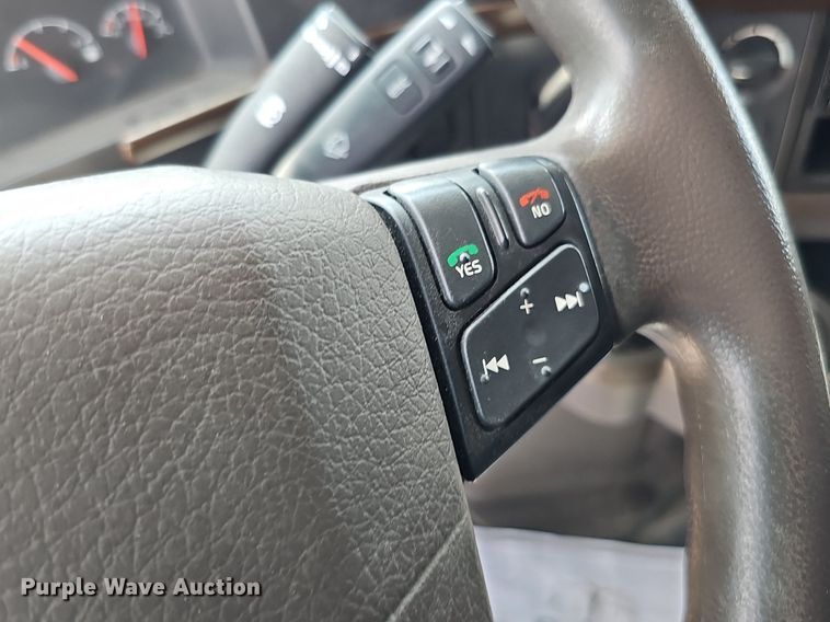 image for item DO2813 2018 Volvo VNL  semi truck