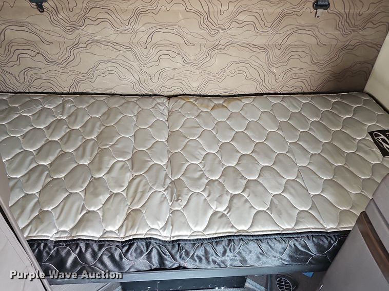 image for item DO2813 2018 Volvo VNL  semi truck