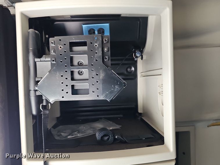 image for item DO2813 2018 Volvo VNL  semi truck