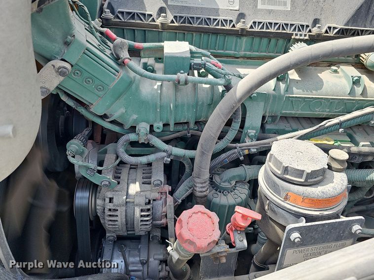 image for item DO2813 2018 Volvo VNL  semi truck