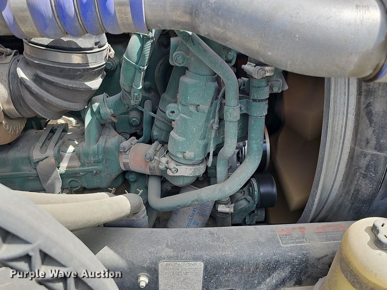 image for item DO2813 2018 Volvo VNL  semi truck