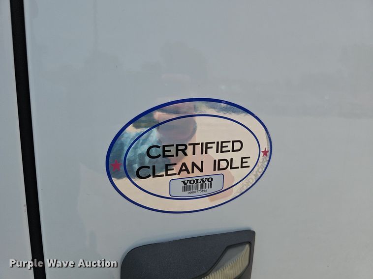 image for item DO2813 2018 Volvo VNL  semi truck