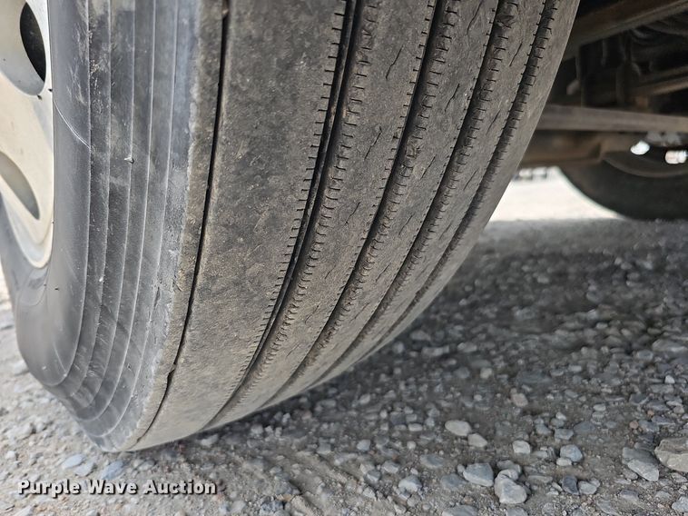 image for item DO2813 2018 Volvo VNL  semi truck