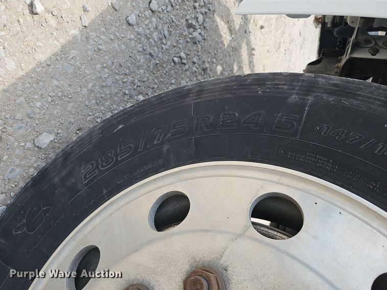 image for item DO2813 2018 Volvo VNL  semi truck