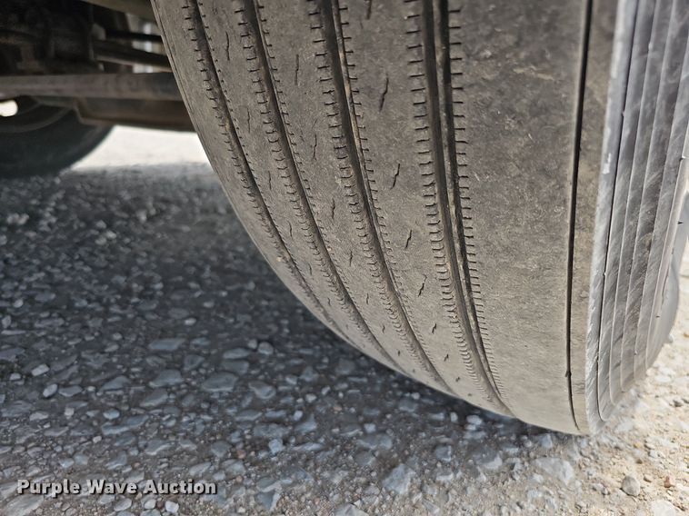 image for item DO2813 2018 Volvo VNL  semi truck