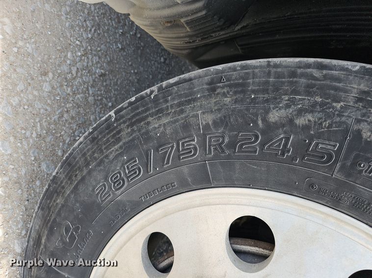 image for item DO2813 2018 Volvo VNL  semi truck