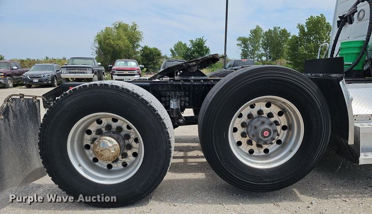 image for item DO2813 2018 Volvo VNL  semi truck