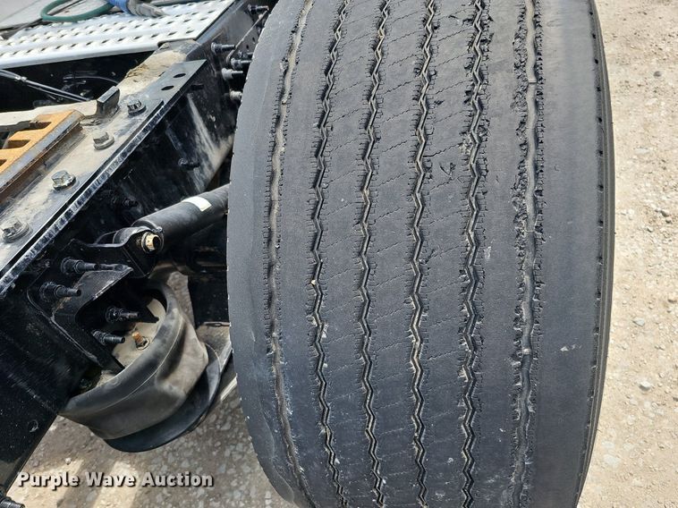 image for item DO2813 2018 Volvo VNL  semi truck