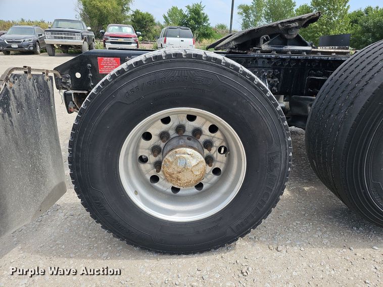 image for item DO2813 2018 Volvo VNL  semi truck