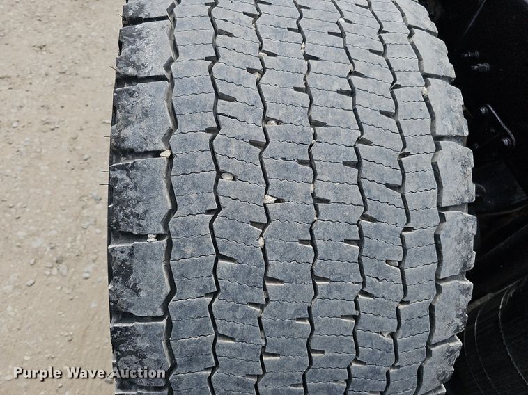 image for item DO2813 2018 Volvo VNL  semi truck