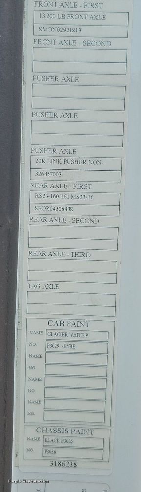 image for item DO2813 2018 Volvo VNL  semi truck