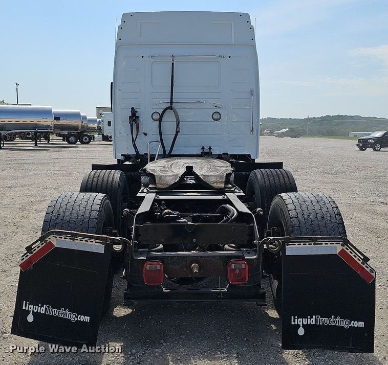 image for item DO2814 2018 Volvo VNL  semi truck