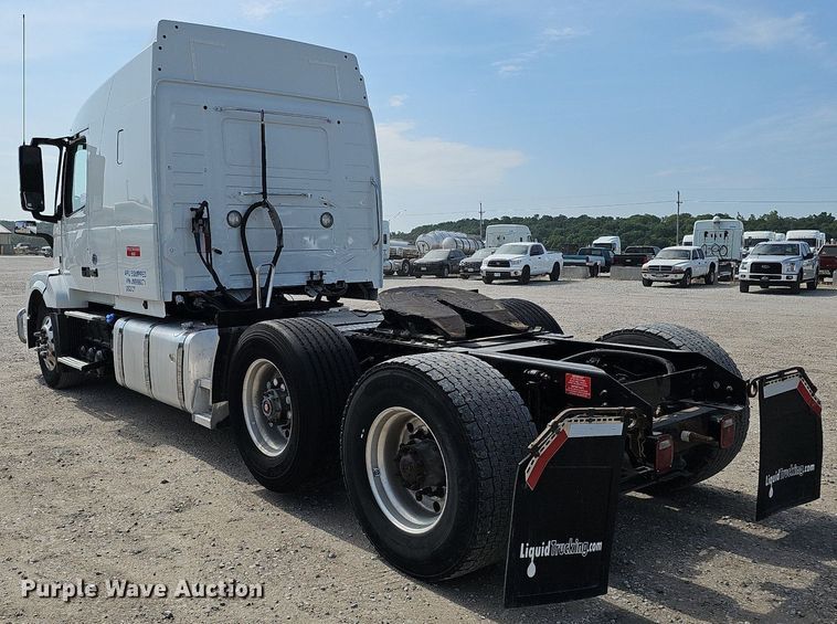 image for item DO2814 2018 Volvo VNL  semi truck
