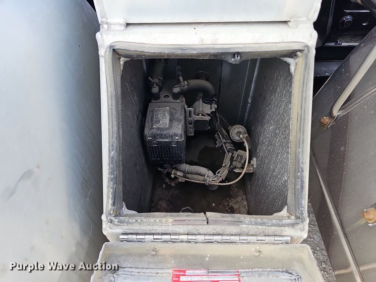 image for item DO2814 2018 Volvo VNL  semi truck