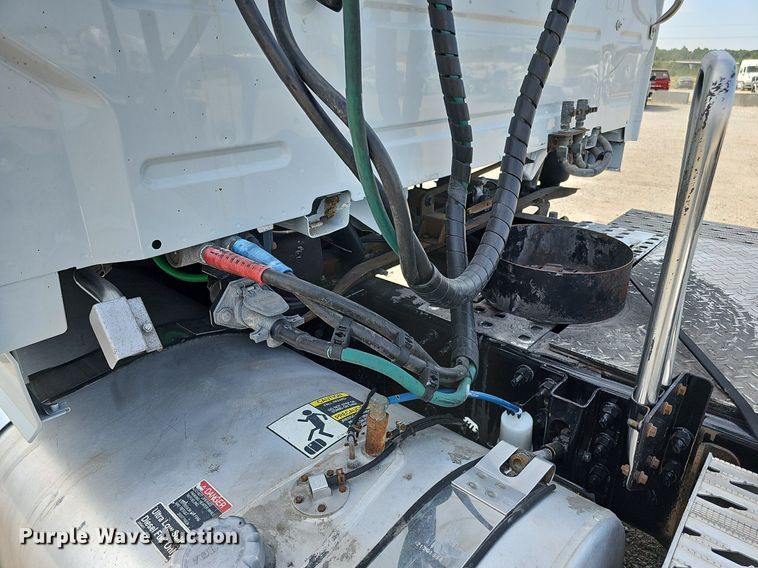 image for item DO2814 2018 Volvo VNL  semi truck