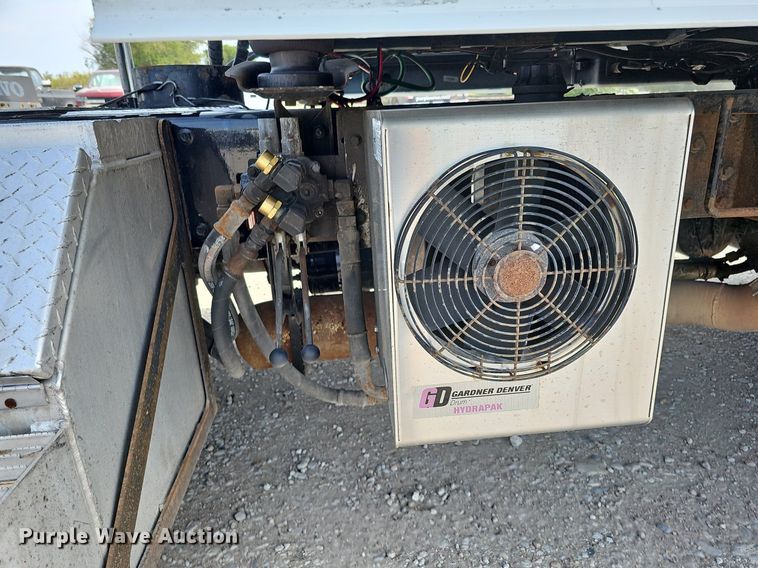 image for item DO2814 2018 Volvo VNL  semi truck