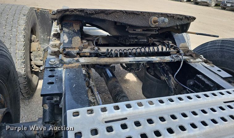 image for item DO2814 2018 Volvo VNL  semi truck