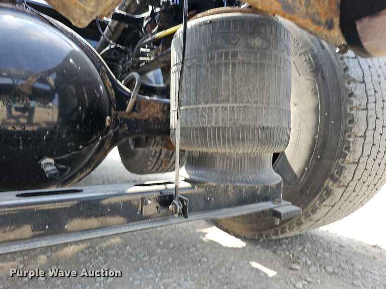 image for item DO2814 2018 Volvo VNL  semi truck