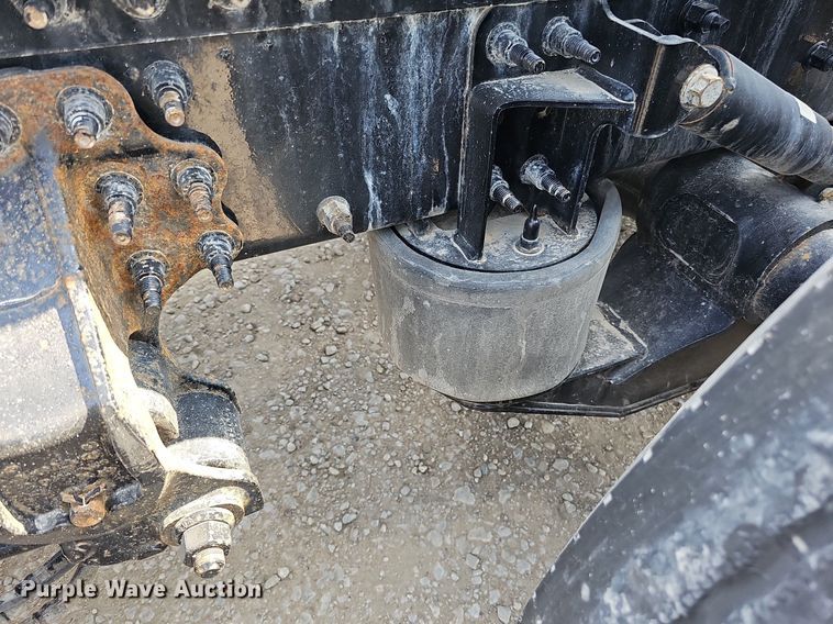 image for item DO2814 2018 Volvo VNL  semi truck