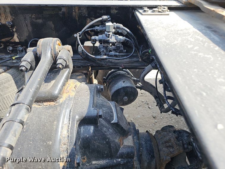 image for item DO2814 2018 Volvo VNL  semi truck