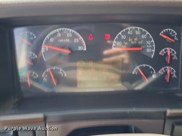 image for item DO2814 2018 Volvo VNL  semi truck