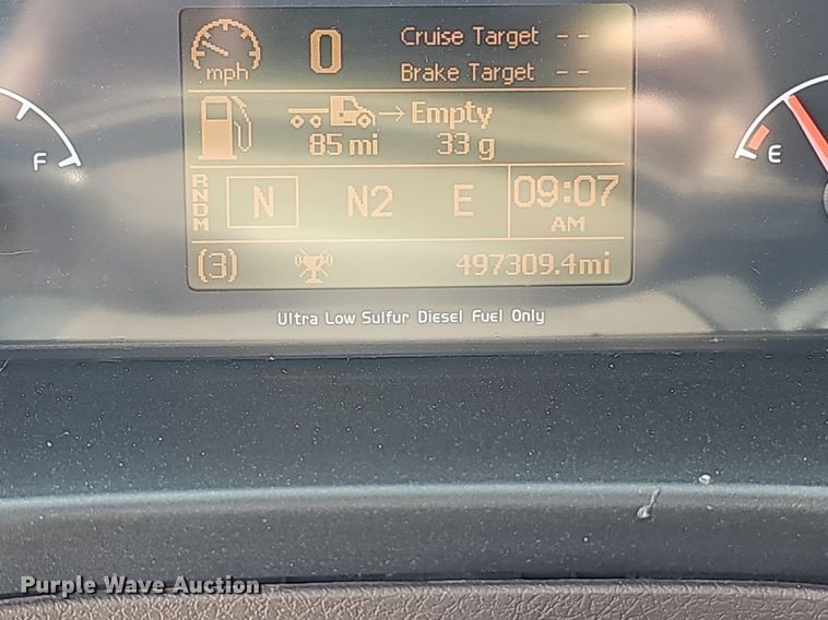 image for item DO2814 2018 Volvo VNL  semi truck