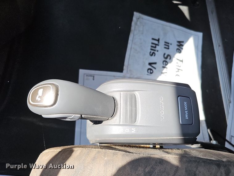 image for item DO2814 2018 Volvo VNL  semi truck