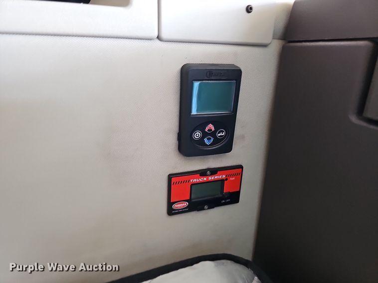 image for item DO2814 2018 Volvo VNL  semi truck