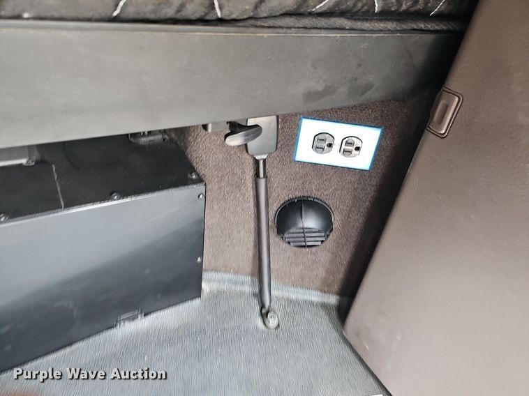 image for item DO2814 2018 Volvo VNL  semi truck