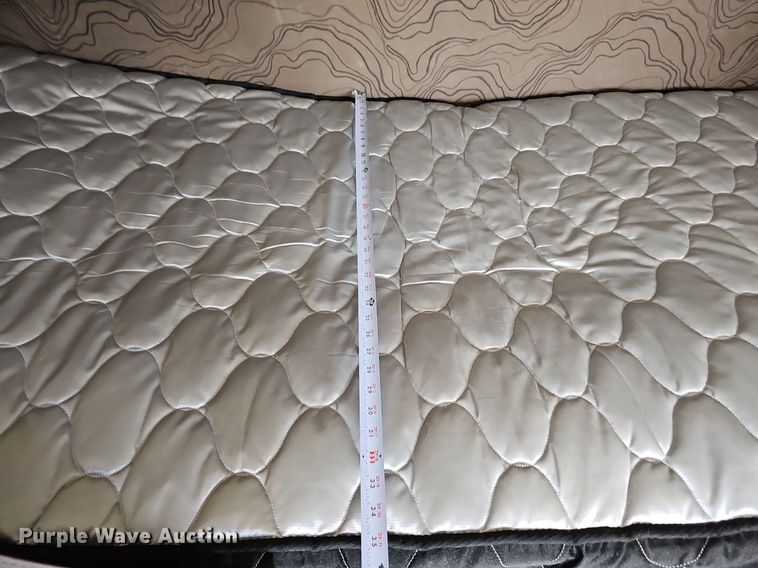 image for item DO2814 2018 Volvo VNL  semi truck