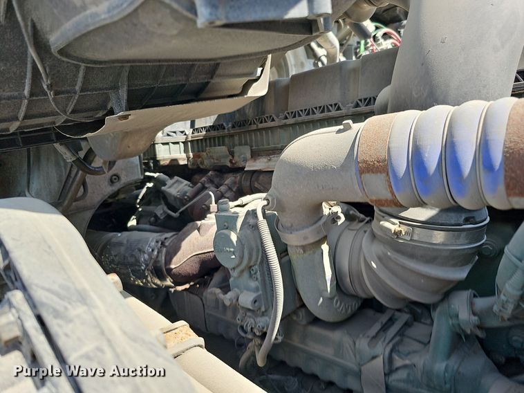 image for item DO2814 2018 Volvo VNL  semi truck