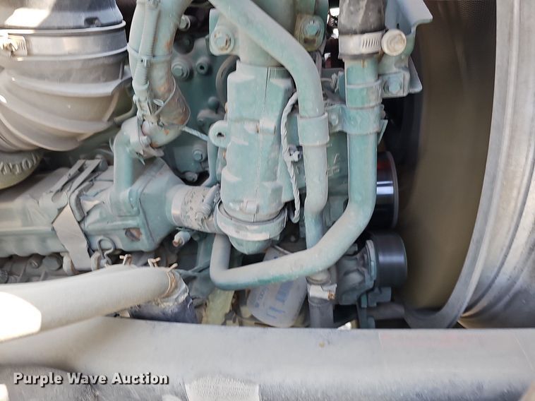 image for item DO2814 2018 Volvo VNL  semi truck