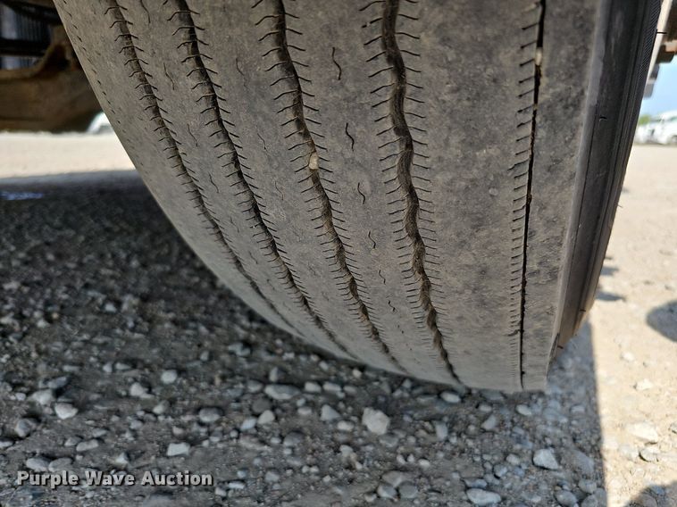 image for item DO2814 2018 Volvo VNL  semi truck