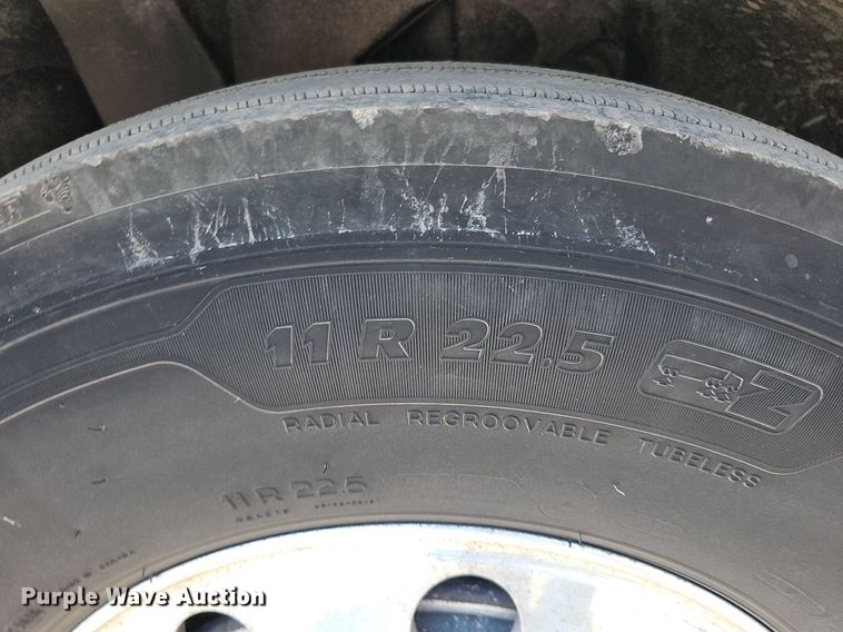 image for item DO2814 2018 Volvo VNL  semi truck