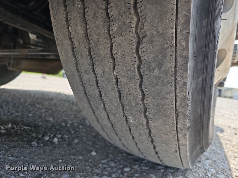 image for item DO2814 2018 Volvo VNL  semi truck