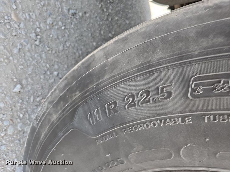 image for item DO2814 2018 Volvo VNL  semi truck