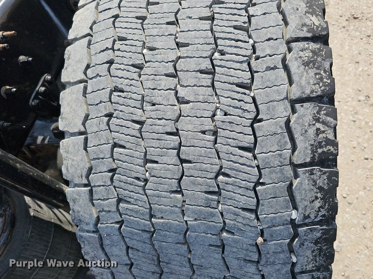 image for item DO2814 2018 Volvo VNL  semi truck