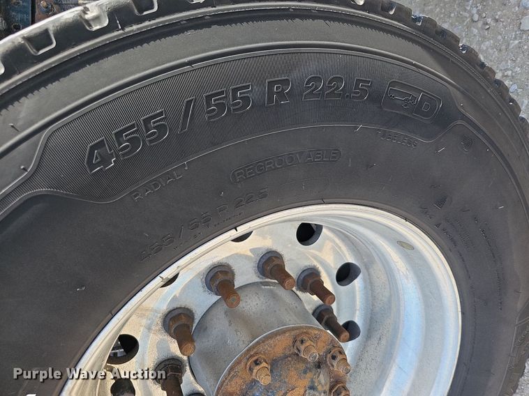 image for item DO2814 2018 Volvo VNL  semi truck