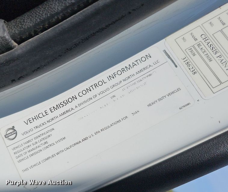 image for item DO2814 2018 Volvo VNL  semi truck