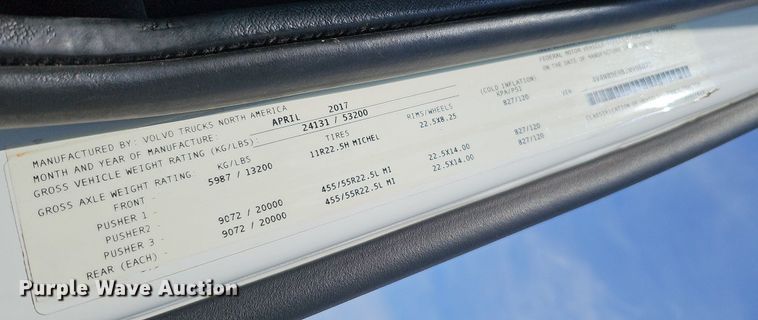 image for item DO2814 2018 Volvo VNL  semi truck