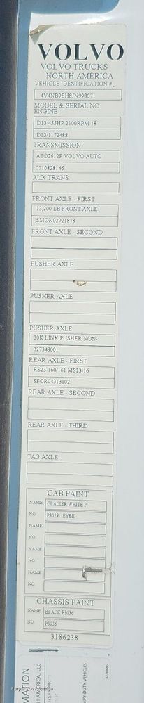 image for item DO2814 2018 Volvo VNL  semi truck